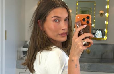 Η Hailey Bieber φέρνει ξανά στην μόδα το neon κίτρινο
