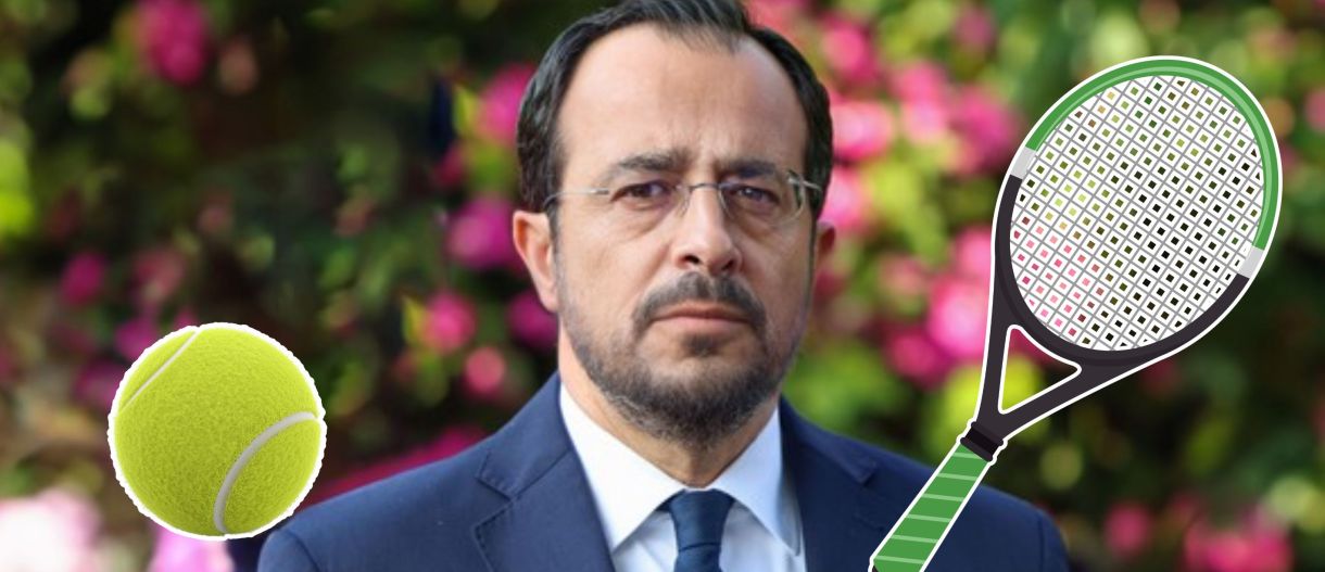 Νίκος Χριστοδουλίδης: Κάνει σόου παίζοντας ρακέτες με μαγιό