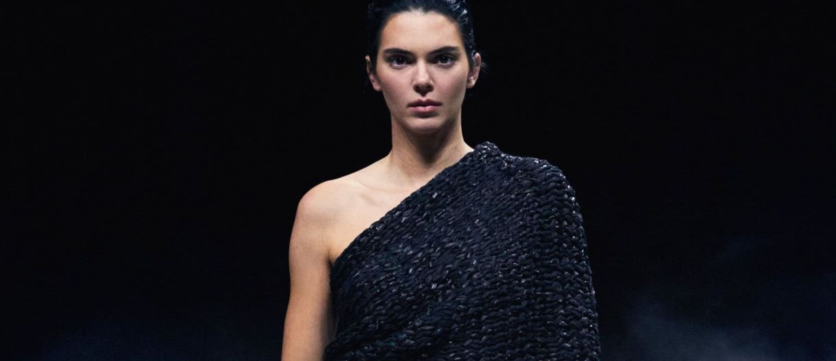 Khaite SS27: Το cool girl της Νέας Υόρκης ανακαλύπτει τον ρομαντισμό