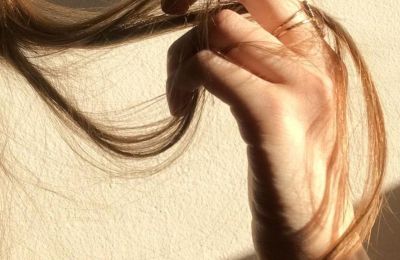 Λεπτά μαλλιά; Τα tricks που τα κάνουν να δείχνουν πιο πλούσια