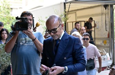 Μαζωνάκης: Σύστηνε θεραπείες με δονητές ο γιατρός στο Κολωνάκι 
