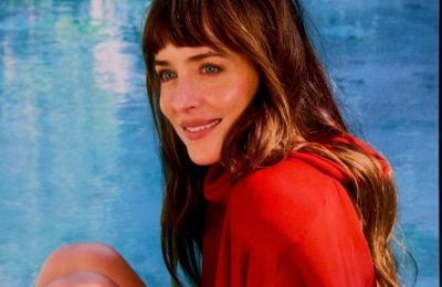 Με see-through φόρεμα η Dakota Johnson στα VMA’s