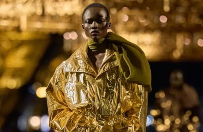 Saint Laurent SS27: Η χρυσή πασαρέλα που εντυπωσίασε στο Παρίσι