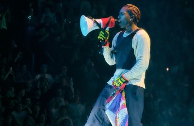 ASAP Rocky: Η στιγμή που μάζευε εσώρουχα στη συναυλία του στην Ελλάδα