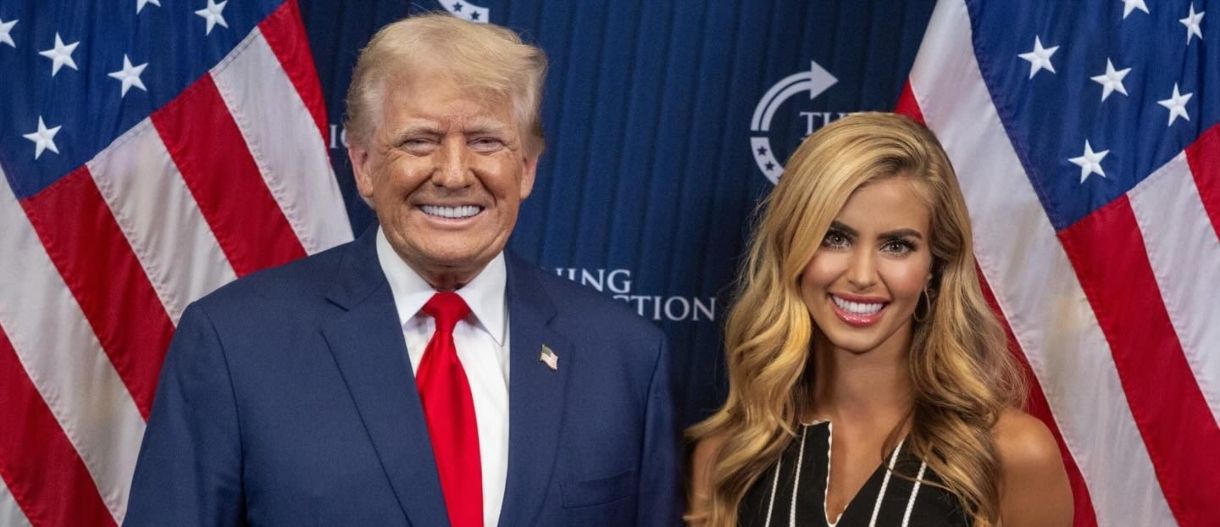 Viral η εκπρόσωπος του Trump, σύγχυσε τον σύζυγό της με τον πρόεδρο