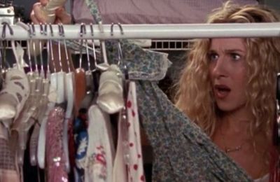Γιατί είναι ξανά στη μόδα τα second hand ρούχα;